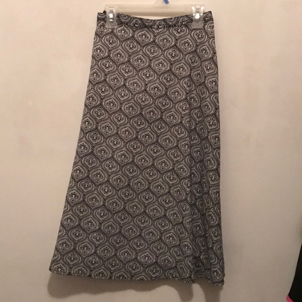 George M E black and white pattern skirt.